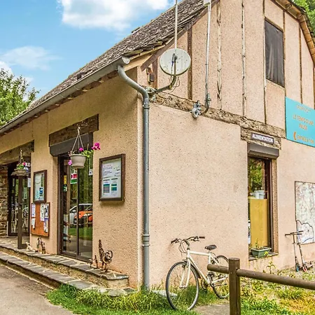 Cozy Stacaravan In Conques-en-rouergues