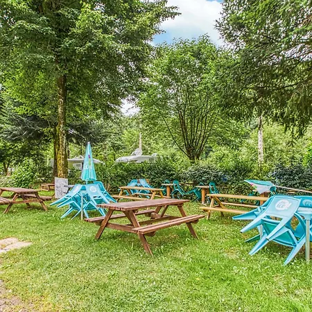 Cozy Stacaravan In Conques-en-rouergues *
